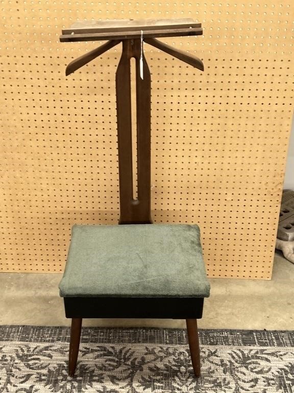 Gentlemen's Butler seat stand