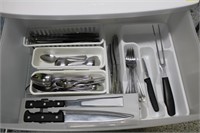 Drawer contents- flatware
