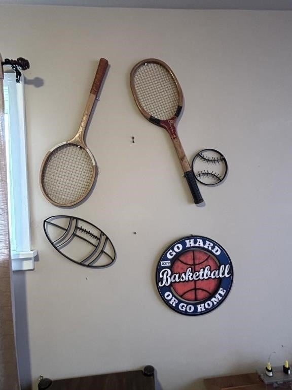 TENNIS RACKETS AND OTHER SPORTS WALL HANGINGS