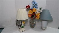 Glass Vase w/ Flowers & 2 Sm Lamps, Approx 15"H