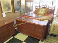 TOMMY BAHAMA STYLE BEDROOM SUITE, 3 PC.