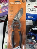 FISKARS PRUNER RETAIL $20