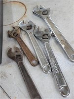 Tray 5 adjustable wrenches