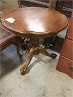 ROUND OAK END TABLE