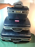 3 Samsonite suitcases