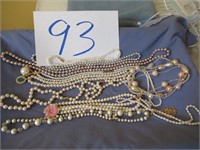 BEADED NECLACE LOT (SEE PICS)