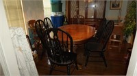 Vintage diningroom table w/ 6 chairs