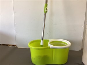 Mop and bucket with spinner