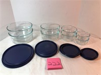8 Pyrex dishes w/plastic lids
