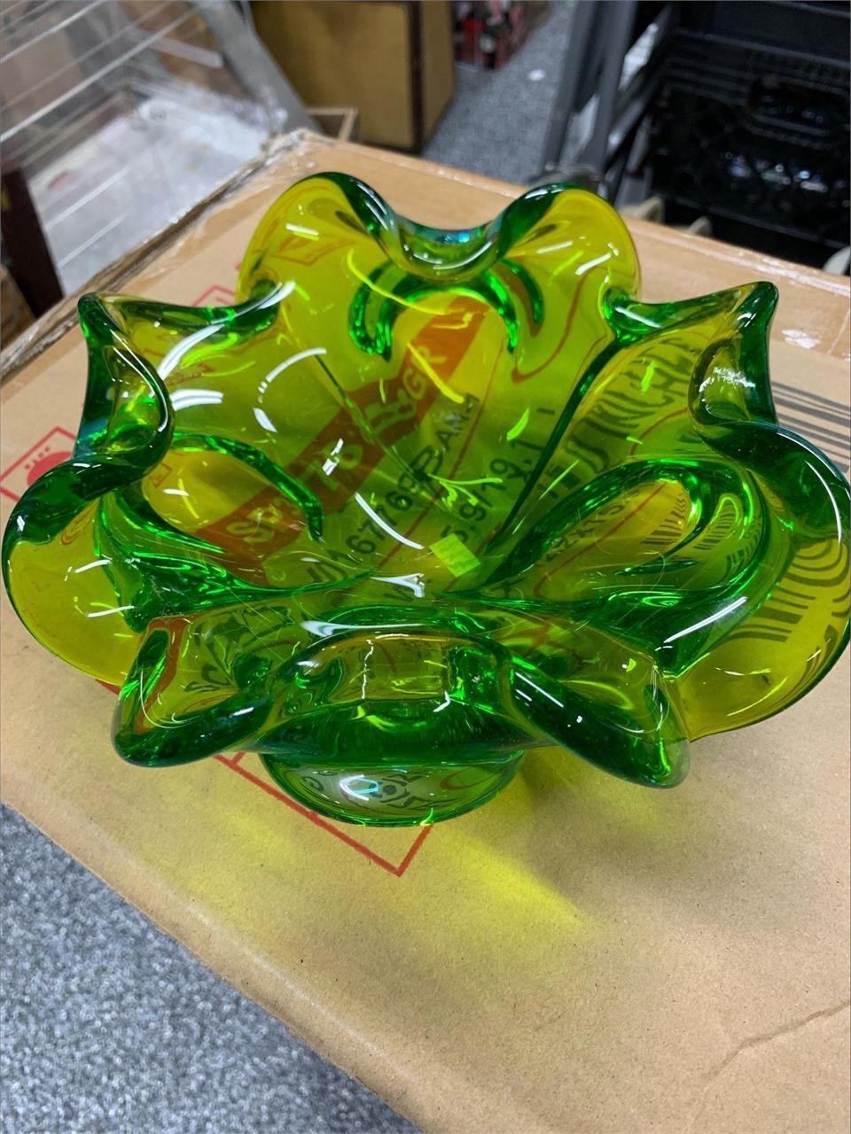 Green art bowl