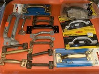 LOT OF ASSORTED HARDWARE HANDLES