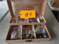 VINTAGE JEWELRY BOX & CONTENTS