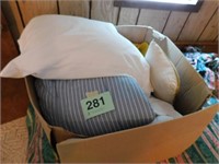 Box of assorted bedding: blue striped comforter -