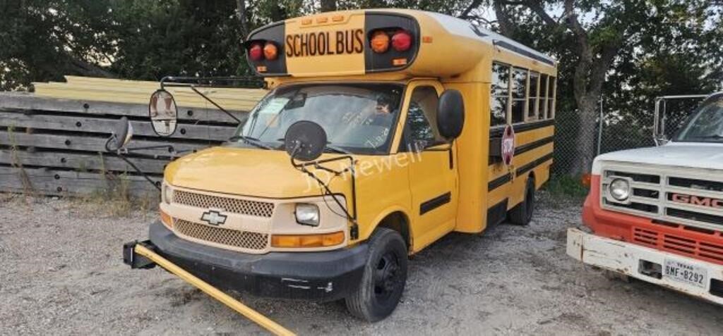 2004 Chev Express 1GBJG31U841205458 Abandoned