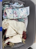 Tote w/Linens & Towels