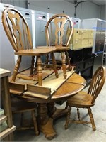 OAK TABLE AND 4 CHAIRS WITH 2 LEAFS