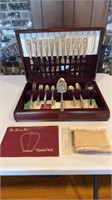 SET OF THE NOBILITY CLUB STAINLESS FLATWARE SET