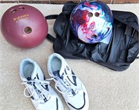 PAIR OF MEN'S BOWLING BALLS BAG & PAIR SHOES