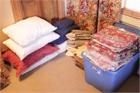 Mixed Linens & Pillows (full / queen size sheets)