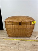 Woven picnic basket