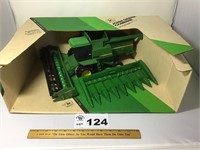 JOHN DEERE TITAN COMBINE