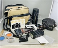 Minolta SRT200 35mm camera, extras & case