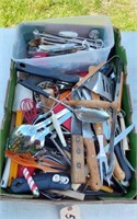 KITCHEN UTENSIL LOT-FLAT WARE AND MANY OTHER