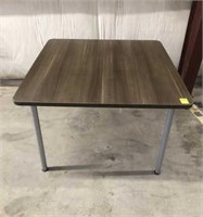 4-LEGGED PUB TABLE