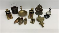 Vintage brass and cast iron lot: ashtrays, Knick