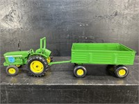 JOHN DEERE TRACTOR AND TRAILER TOY
