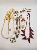 (N) vtg Costume Jeweley - Necklaces, Bracelets,