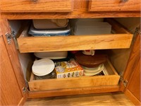 CONTENTS OF KITCHEN CABINET - PAMPERED CHEF,