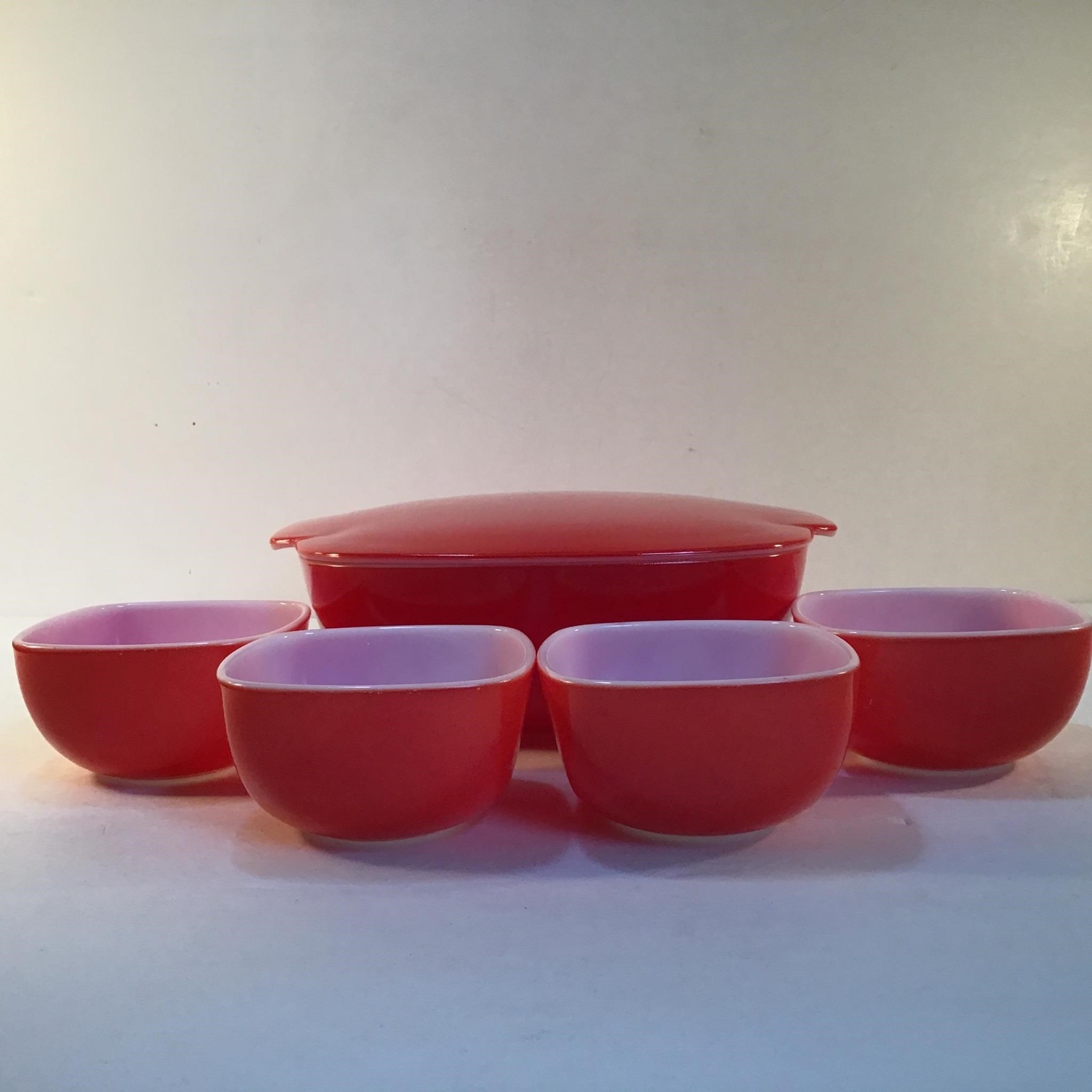 PYREX CASSEROLE 4 BOWL SET