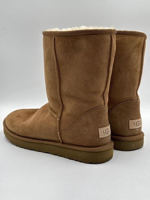 UGG Classic Short Boots Chestnut Suede Size 11