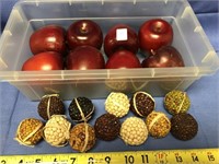 8 wooden apples & 12 seeded balls