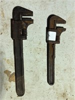 2 ADJUSTABLE WRENCHES 10"