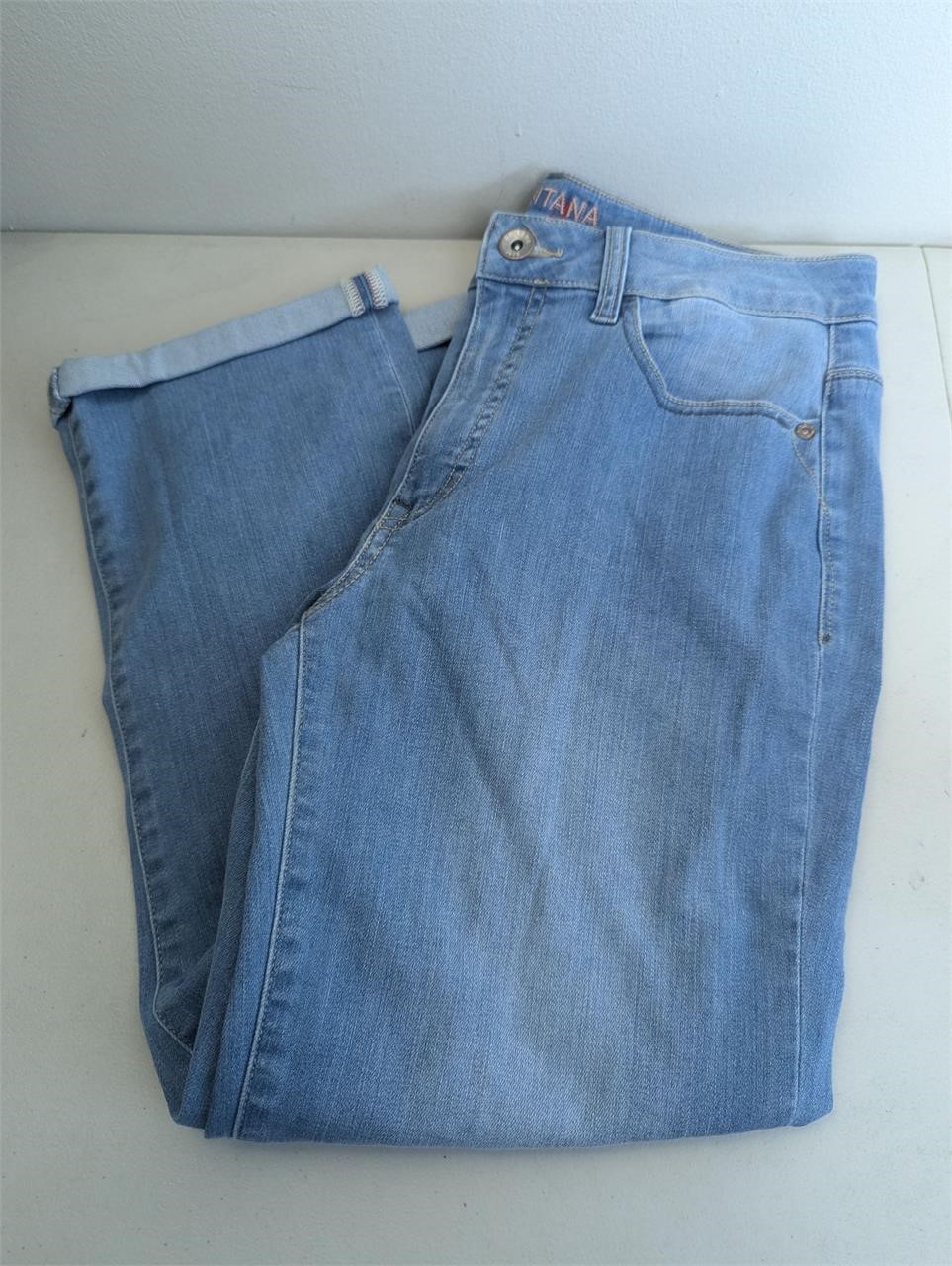 $30-SIZE 10 SANTANA CAPRI JEANS