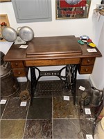 Antique Singer Sewing Machine Cast Iron Cabinet