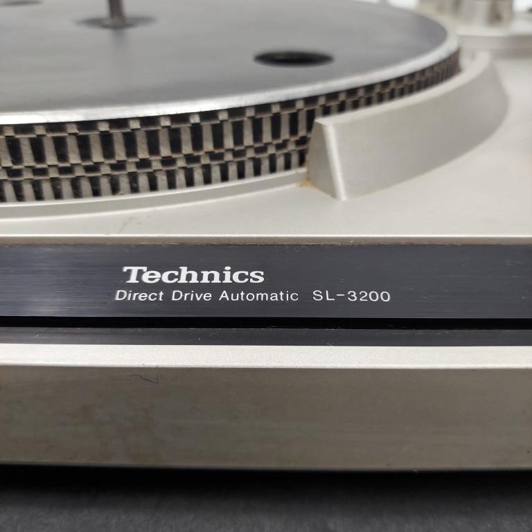 TECHNICS TURNTABLE SL-3200