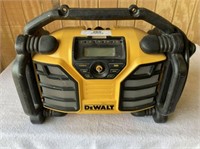 DEWALT WORKSITE CHARGER / RADIO DCRO15