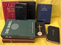 M - MIXED LOT OF VINTAGE BIBLES (T31)