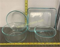 4 Pc. Pyrex glassware listed sizes