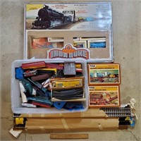 Model Train Cars & Accessories Lot