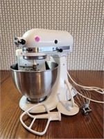 Kitchen Aid Stand Mixer with 3 Beaters