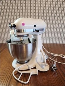 Kitchen Aid Stand Mixer with 3 Beaters
