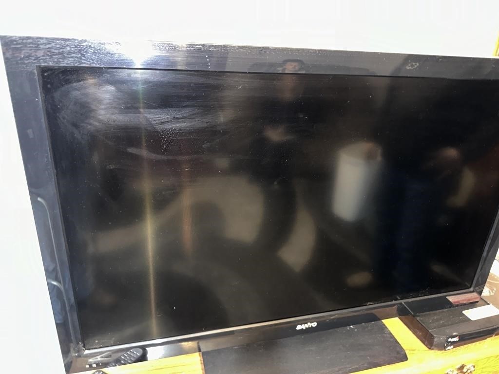 Sanyo Flat Screen TV with remote