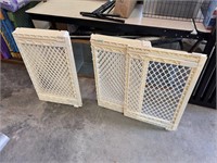 2 Expanding Plastic Connectible Dog Gates