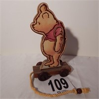 CLASSIC WINNIE THE POOH WOODEN PULL TOY