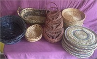 Lot of baskets and placemats
