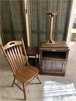 Reproduction ice chest, 2 chairs, stands